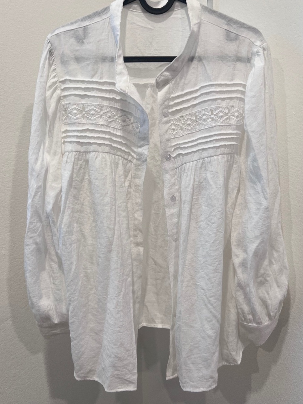 White button down with crochet detail, puff sleeve
